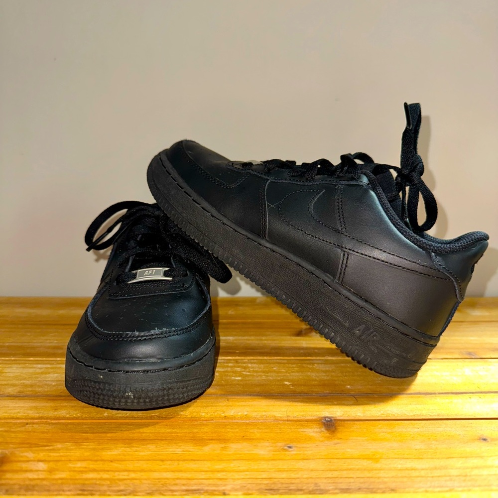 All black Nike AF1